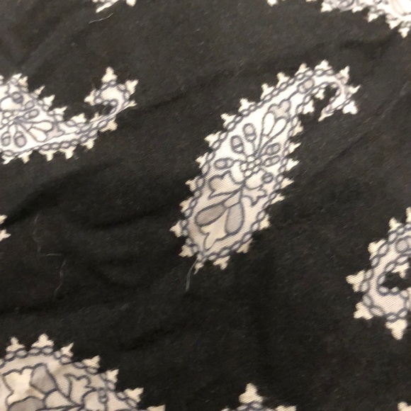 BRANDY MELVILLE SHORTS - Picture 3 of 3